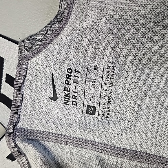 NIKE Pro Drifit xs gray athletic tank top - Picture 5 of 6
